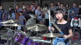 小女孩架子鼓表演视频,小女孩架子鼓表演惊艳全场