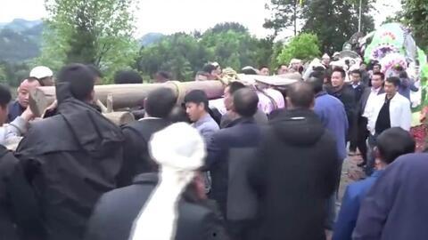 出殡视频,缅怀与告别的深情瞬间